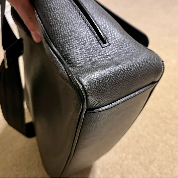 Louis Vuitton - Mens Messenger - Roman - Picture 3 of 13